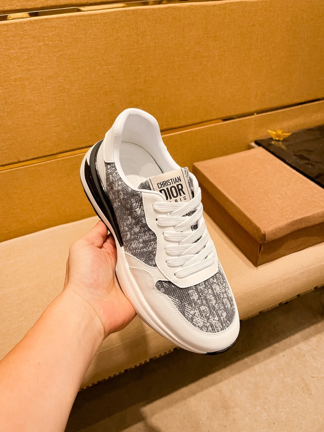 Men's shoes💰 460💰【Dior】🔥Men's high-end brand of shoes official website 1:1 latest masterpiece: the upper is made of Italian imported first-layer cowhide with a comfortable and breathable lining➕original non-slip and wear-resistant outsole🔥, making walking more convenient and comfortable! An exclusive new model, a stunning work, a beautiful 1:1 replica [color] compared to the official quality! Create a fashionable personality to set off your uniqueness! A must-have for trendy men! Classic🔥Size: 38-44 Color: 🔥 2⃣️ colors available🔥